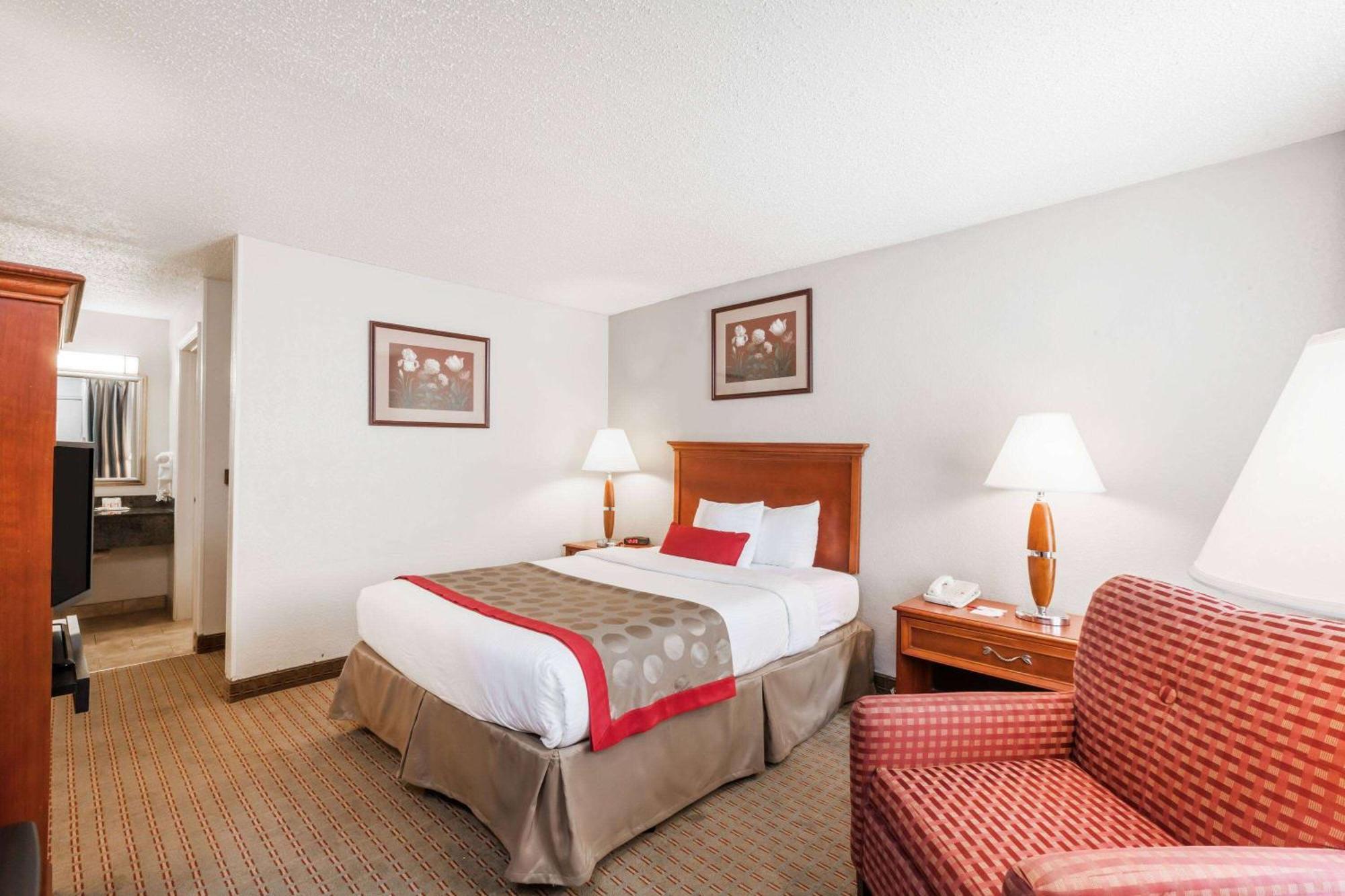 Hotel Ramada By Wyndham New Iberia Exteriér fotografie