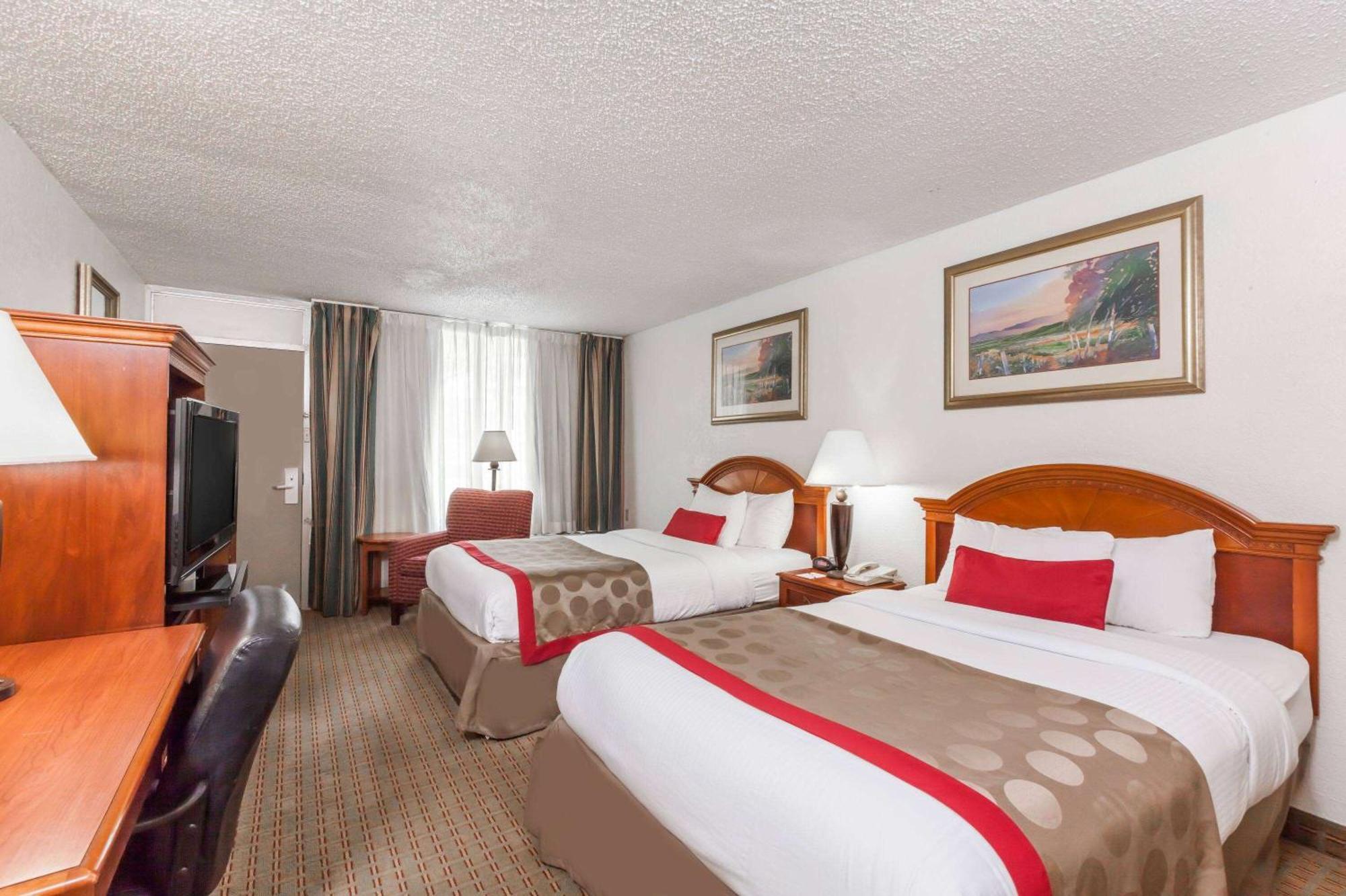Hotel Ramada By Wyndham New Iberia Exteriér fotografie